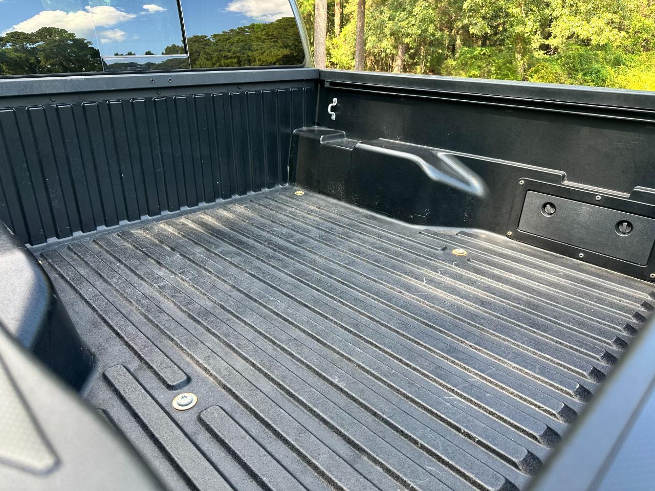 Toyota Tacoma 2WD SR5 Double Cab 5' Bed V6 AT (Natl) 2022