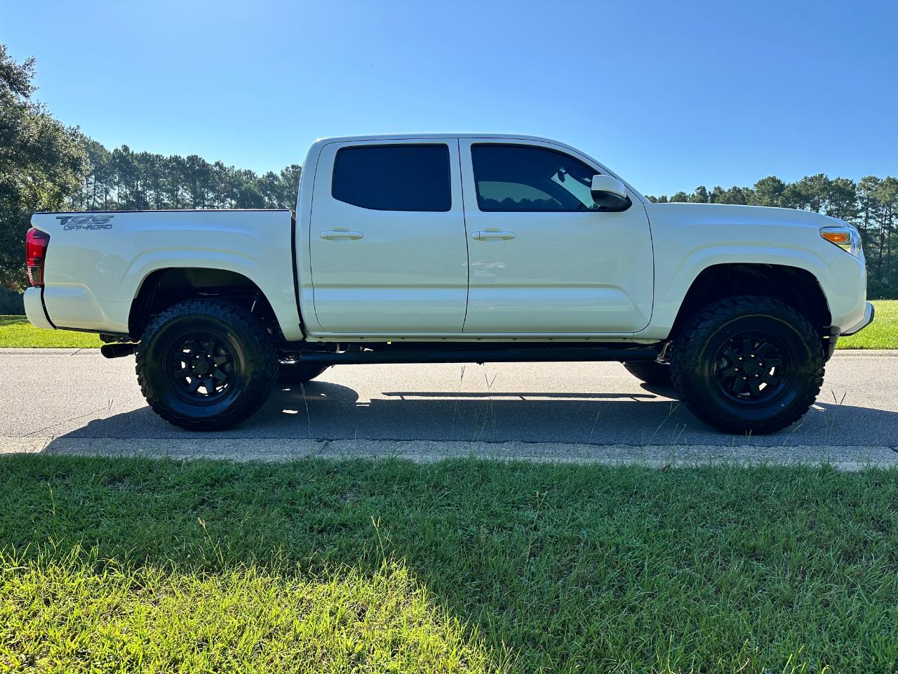 Toyota Tacoma 4WD SR Double Cab 5' Bed V6 AT (Natl) 2023