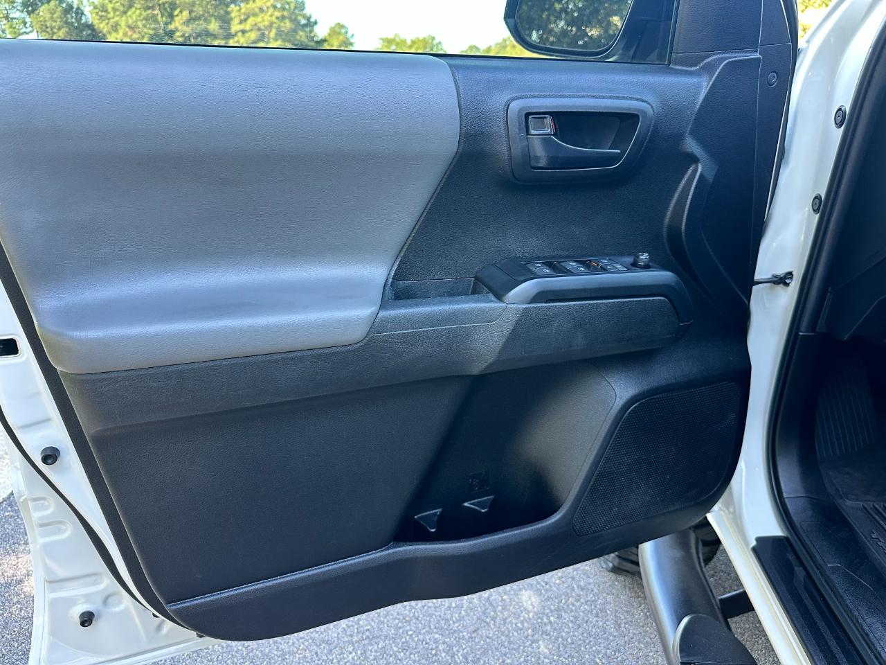 Toyota Tacoma 4WD SR Double Cab 5' Bed V6 AT (Natl) 2023