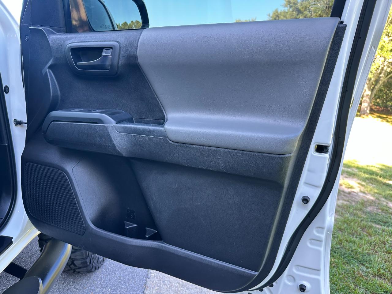 Toyota Tacoma 4WD SR Double Cab 5' Bed V6 AT (Natl) 2023