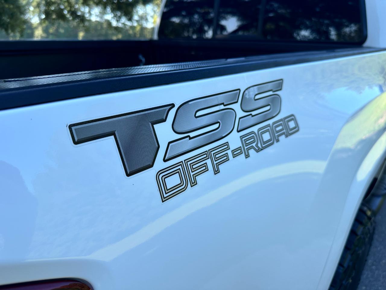 Toyota Tacoma 4WD SR Double Cab 5' Bed V6 AT (Natl) 2023