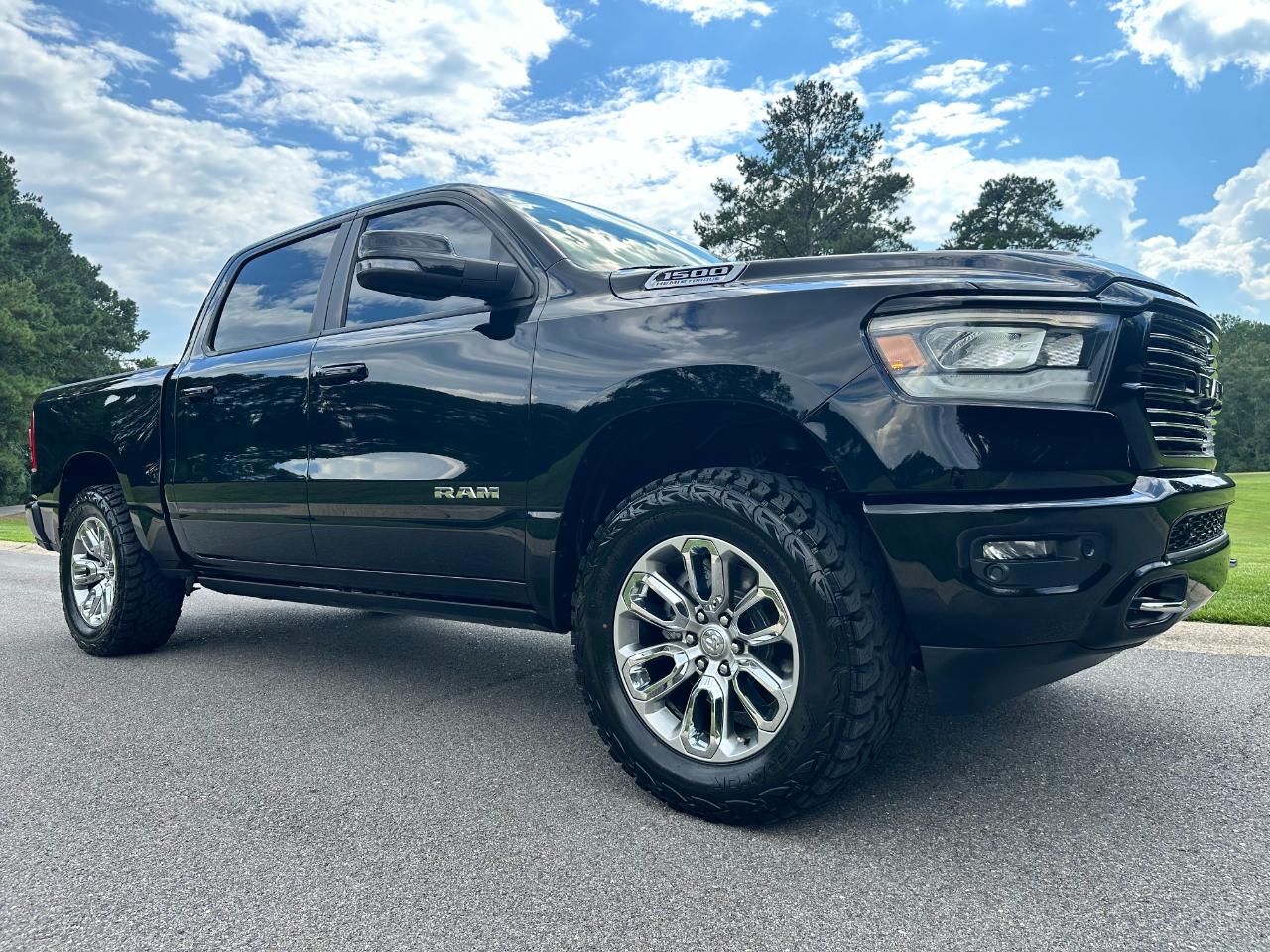 RAM 1500 Laramie 4x4 Crew Cab 5'7" Box 2023