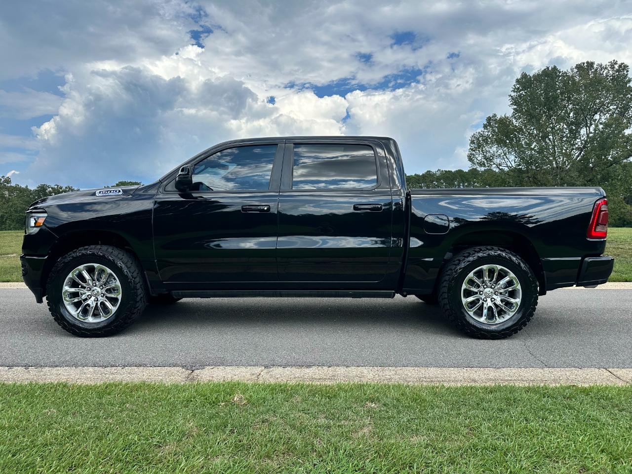 RAM 1500 Laramie 4x4 Crew Cab 5'7" Box 2023