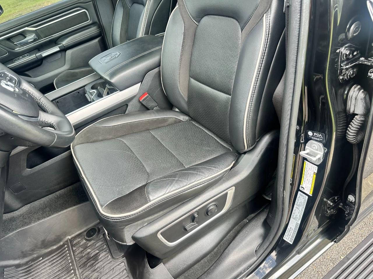 RAM 1500 Laramie 4x4 Crew Cab 5'7" Box 2023