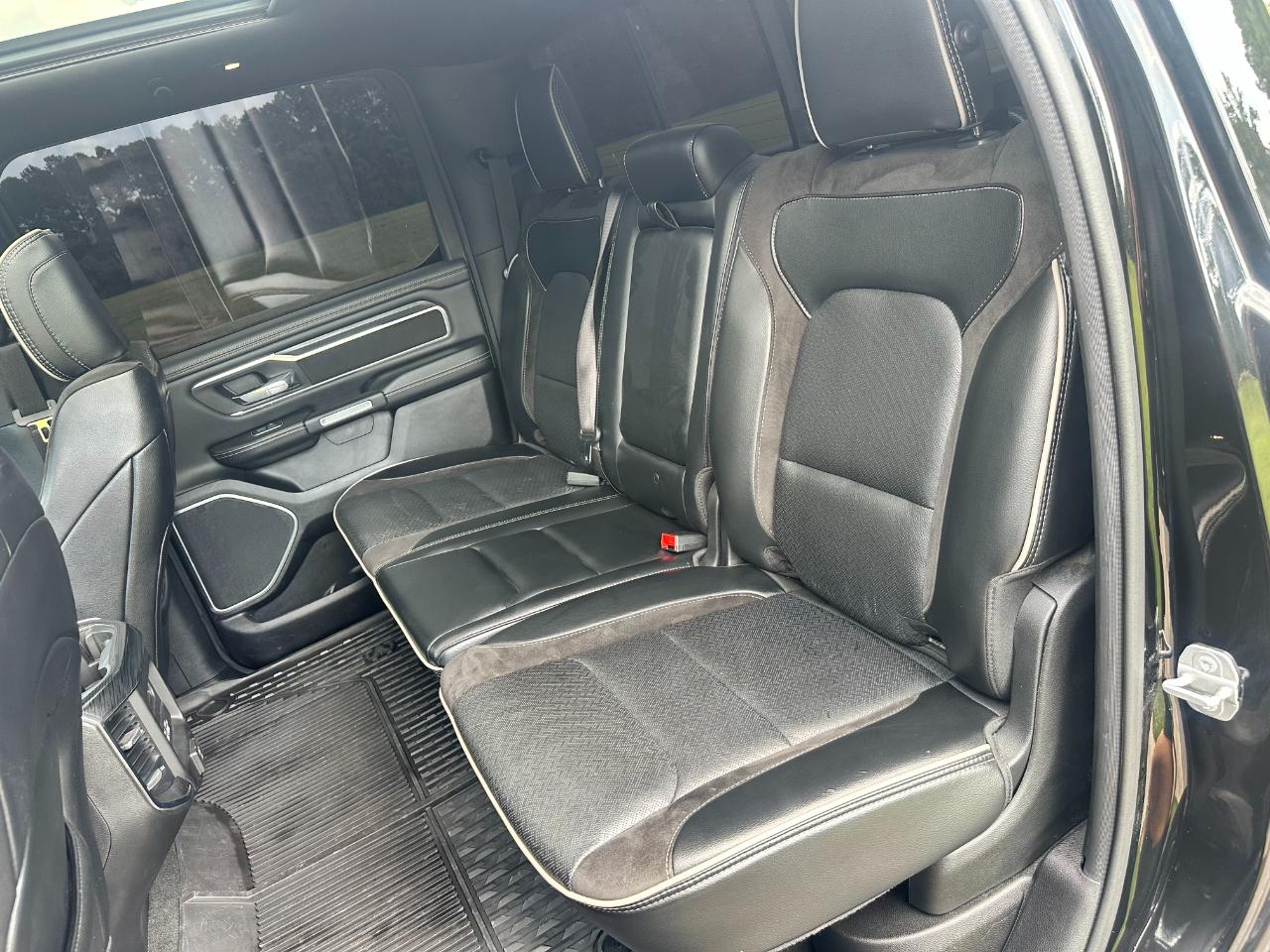 RAM 1500 Laramie 4x4 Crew Cab 5'7" Box 2023