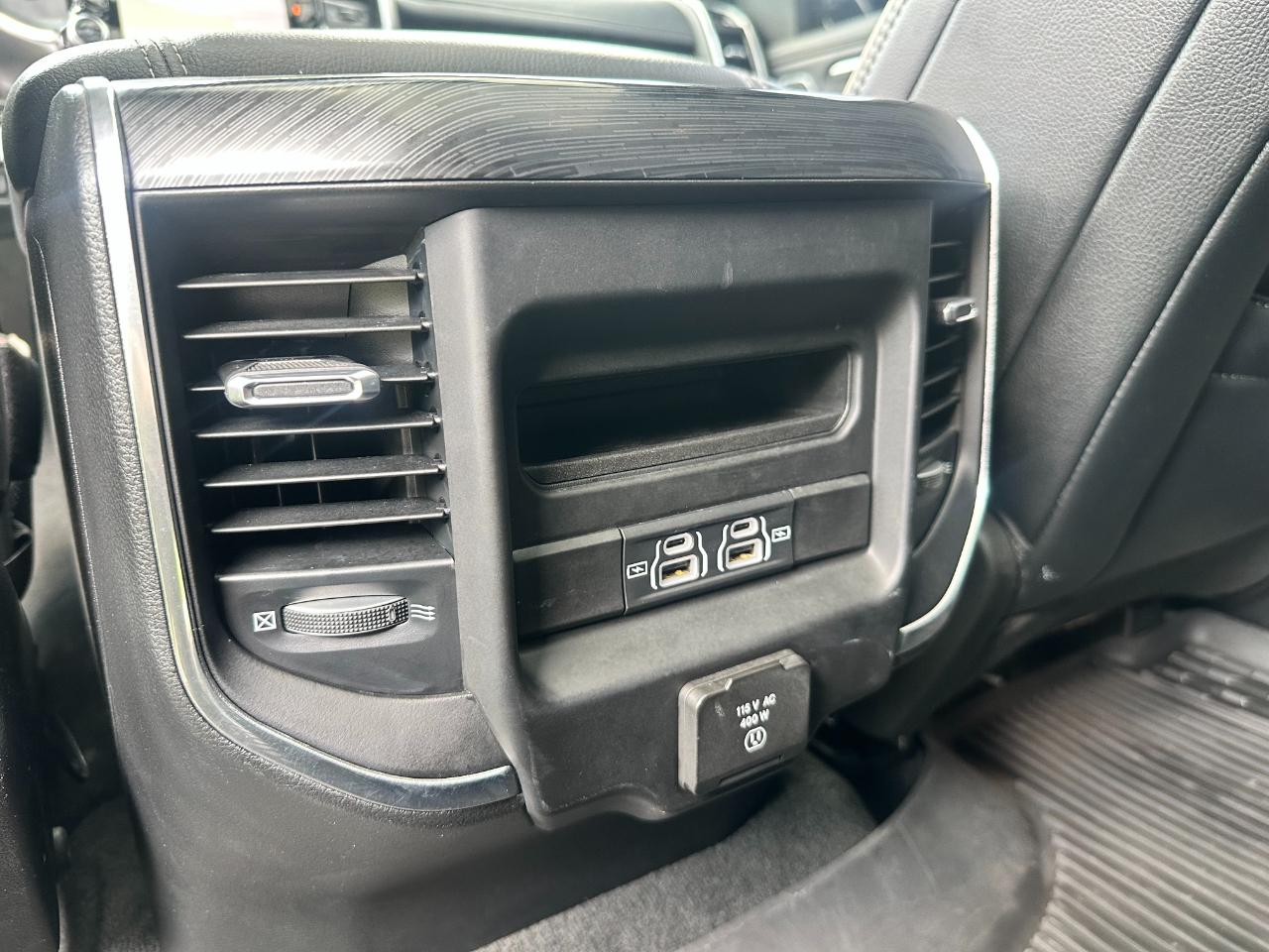 RAM 1500 Laramie 4x4 Crew Cab 5'7" Box 2023