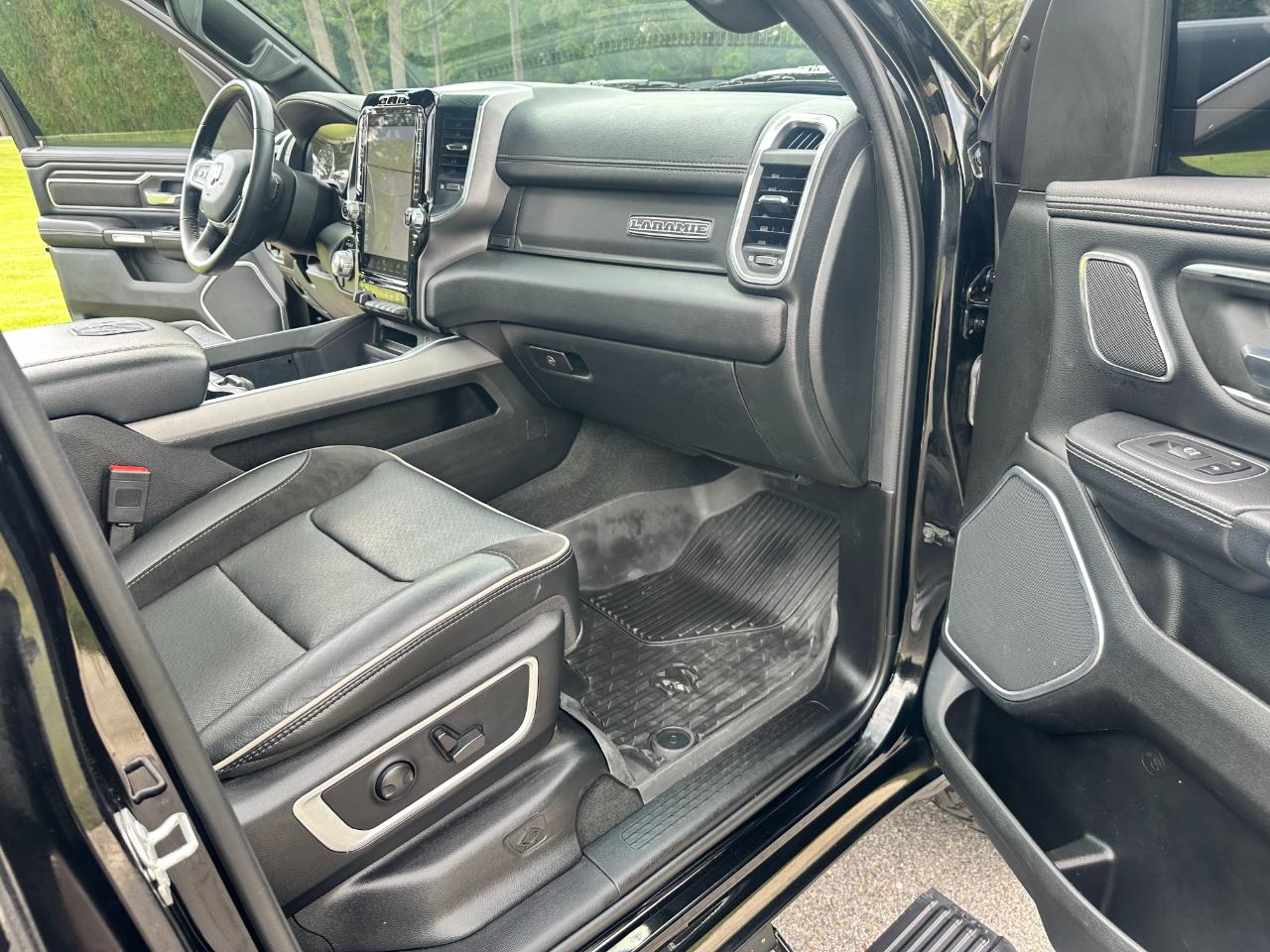 RAM 1500 Laramie 4x4 Crew Cab 5'7" Box 2023