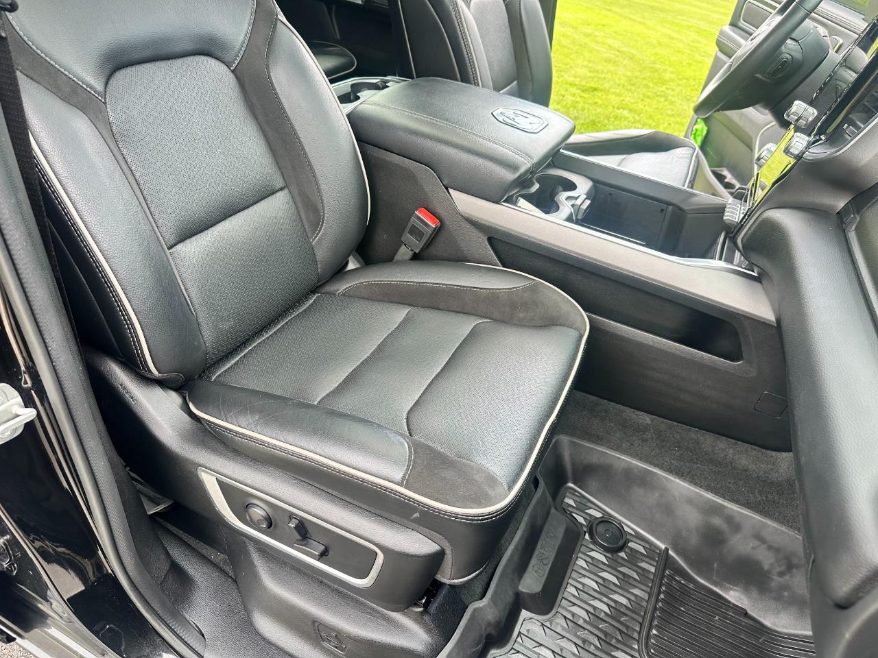 RAM 1500 Laramie 4x4 Crew Cab 5'7" Box 2023