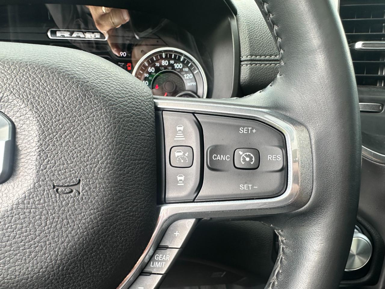 RAM 1500 Laramie 4x4 Crew Cab 5'7" Box 2023