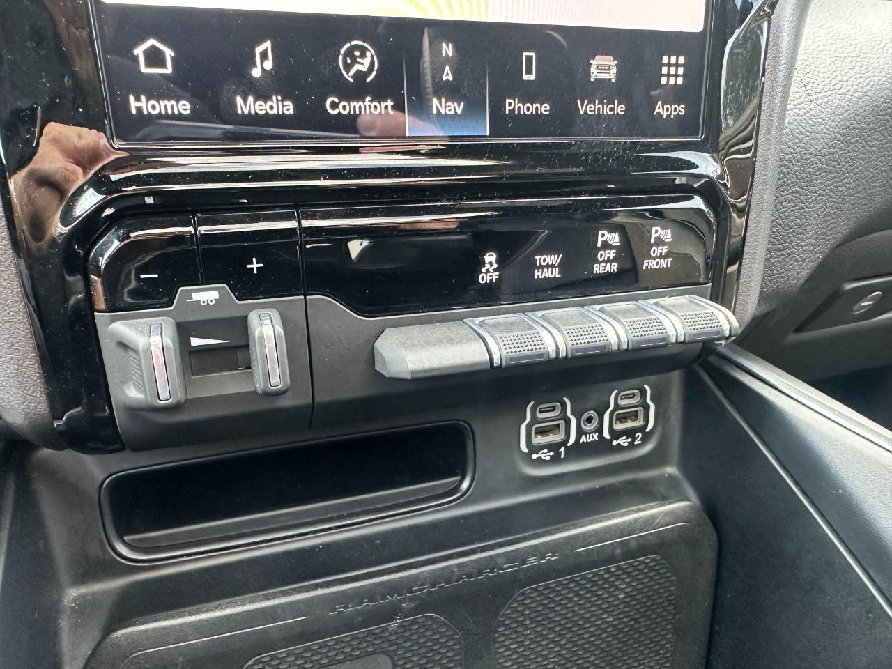 RAM 1500 Laramie 4x4 Crew Cab 5'7" Box 2023