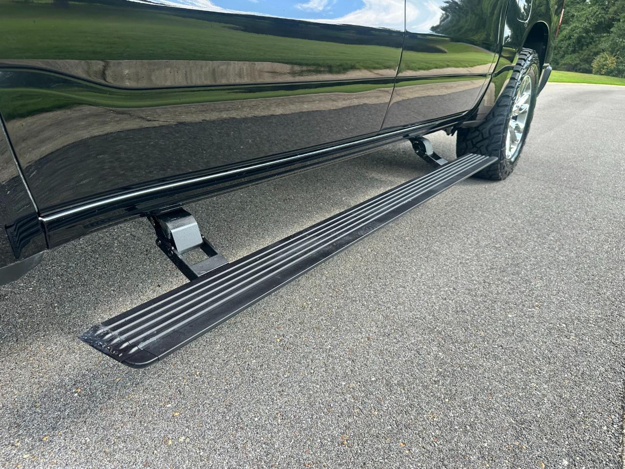 RAM 1500 Laramie 4x4 Crew Cab 5'7" Box 2023