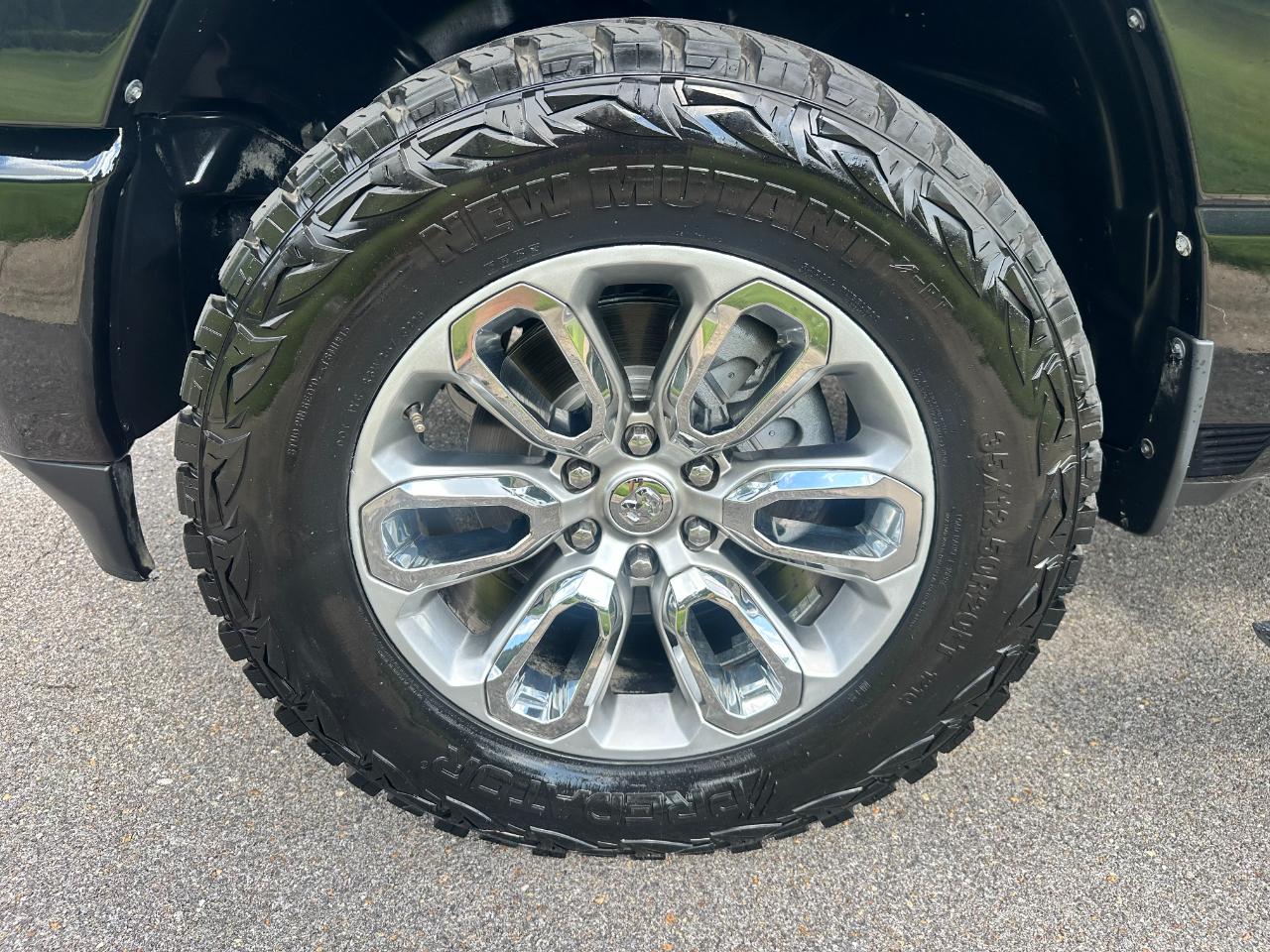 RAM 1500 Laramie 4x4 Crew Cab 5'7" Box 2023