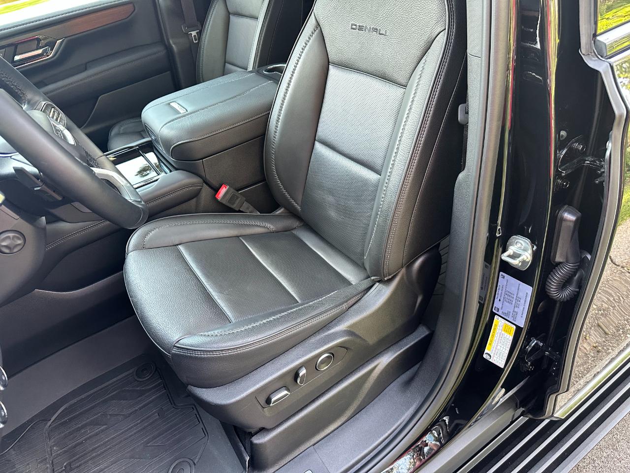 GMC Yukon 4WD 4dr Denali 2025