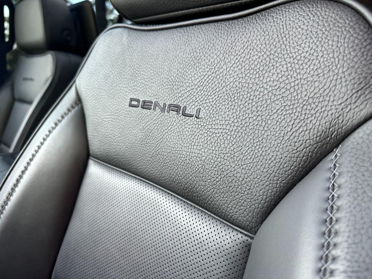 GMC Yukon 4WD 4dr Denali 2025