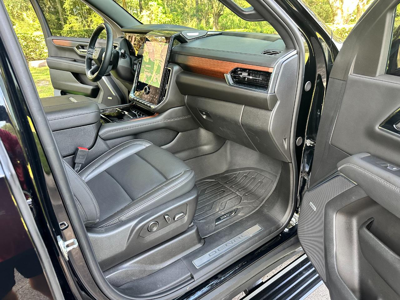 GMC Yukon 4WD 4dr Denali 2025