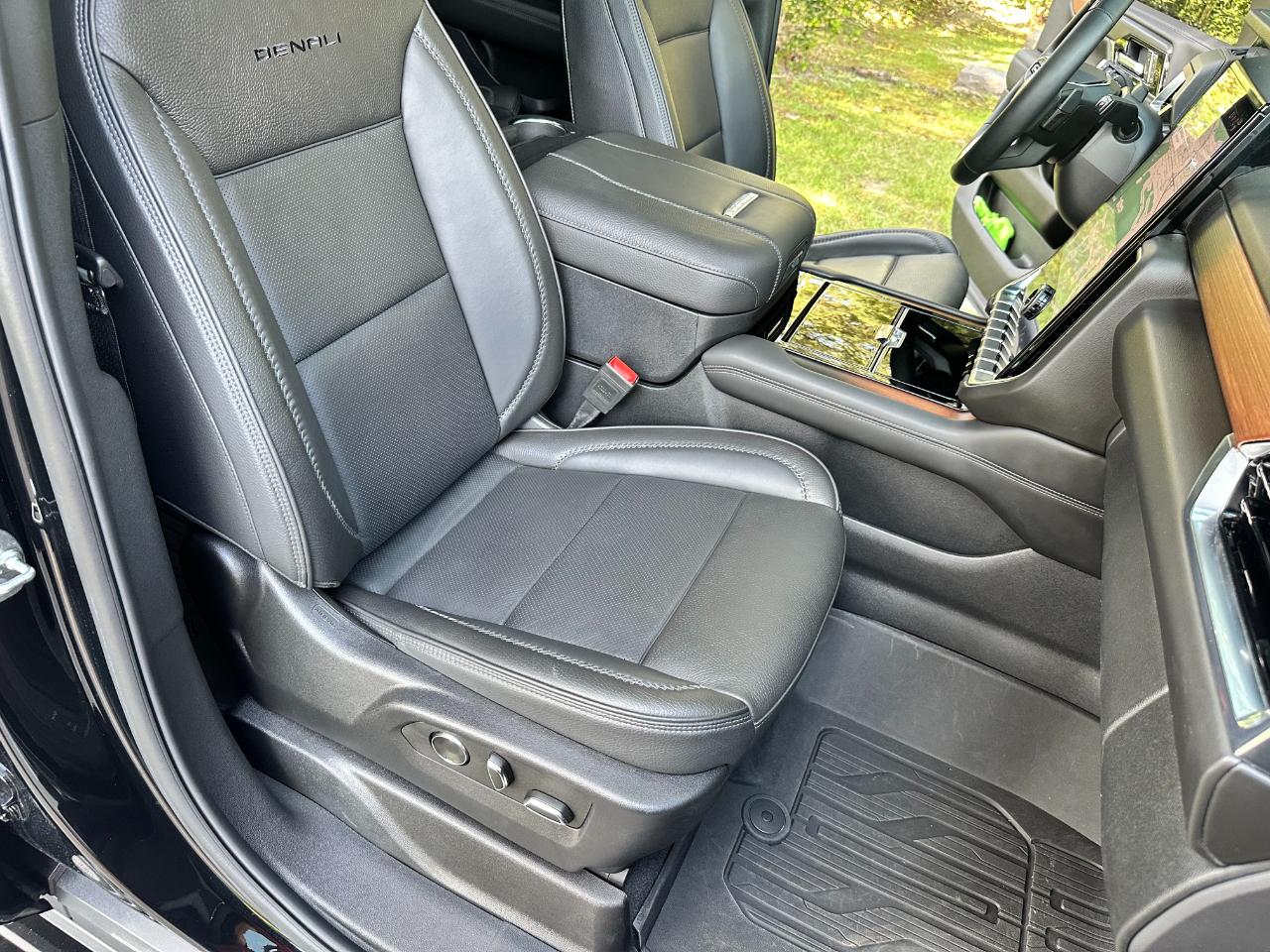 GMC Yukon 4WD 4dr Denali 2025