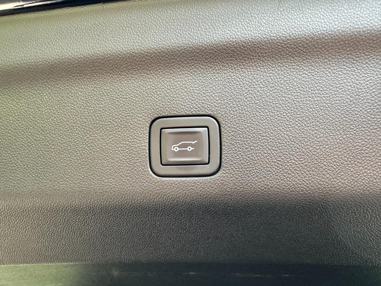 GMC Yukon 4WD 4dr Denali 2025