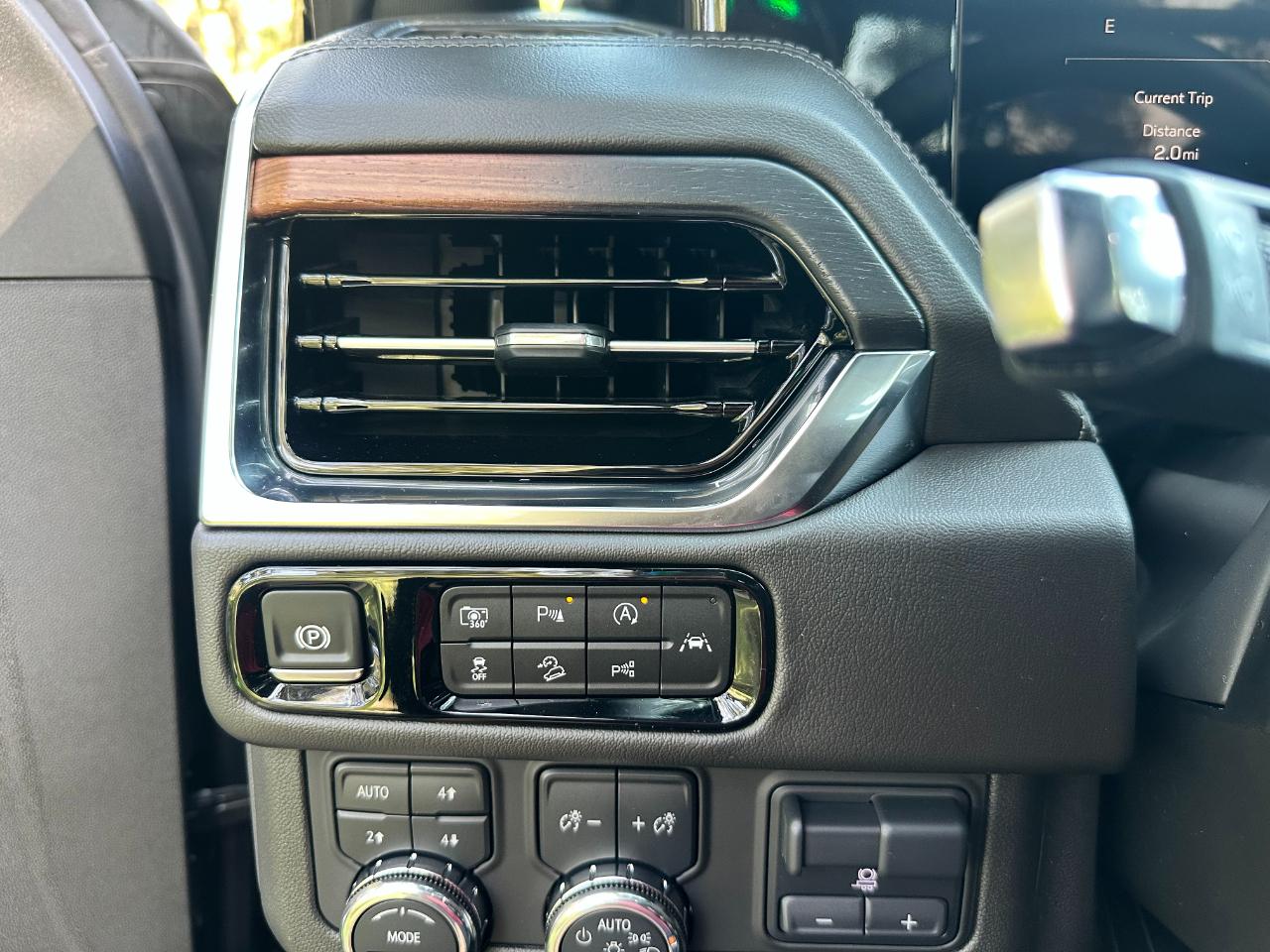 GMC Yukon 4WD 4dr Denali 2025