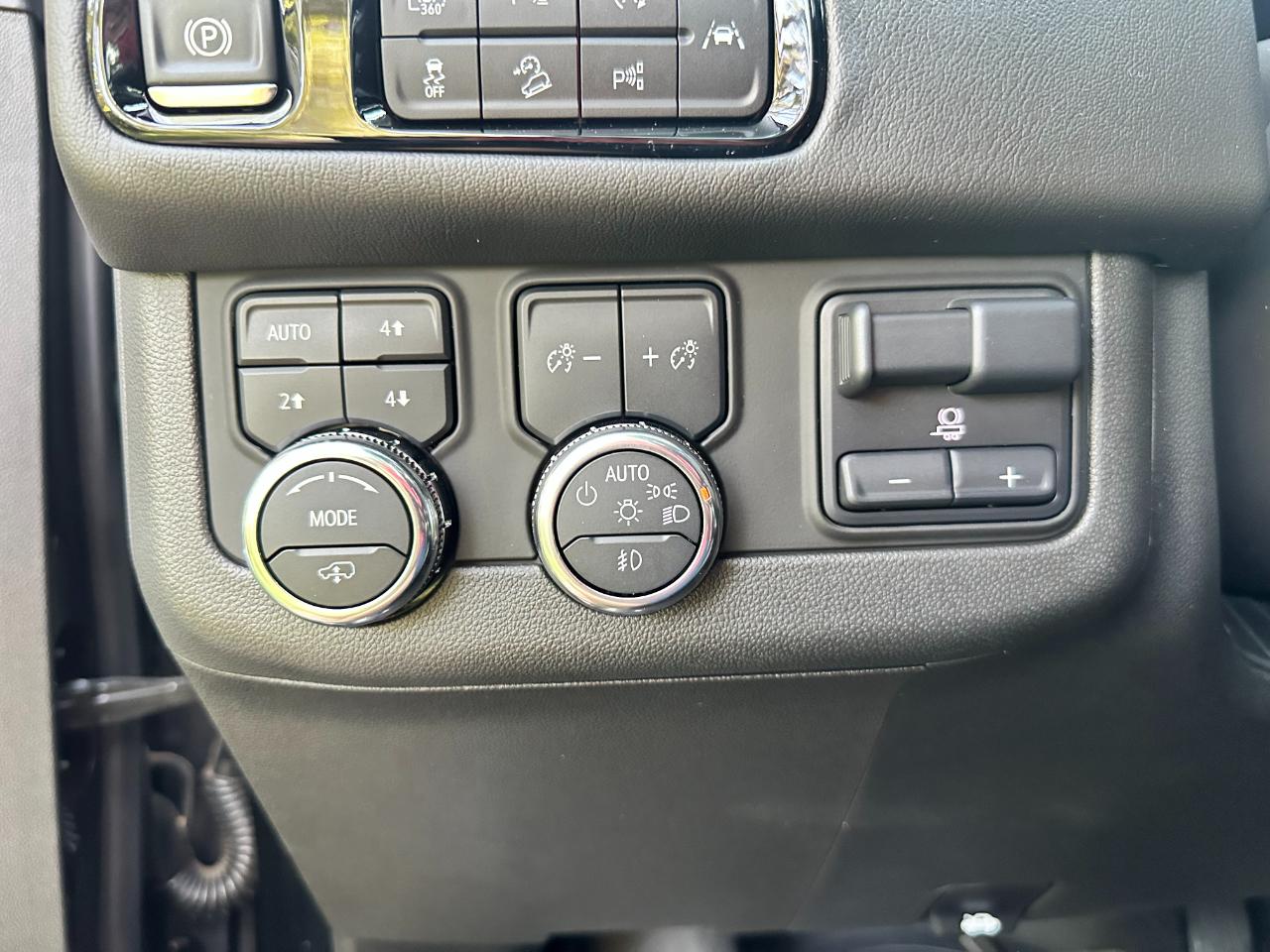 GMC Yukon 4WD 4dr Denali 2025