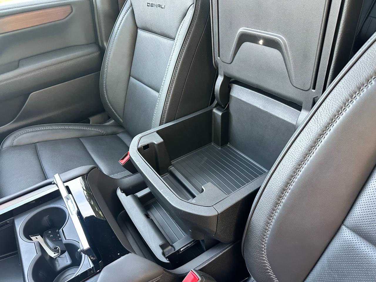 GMC Yukon 4WD 4dr Denali 2025