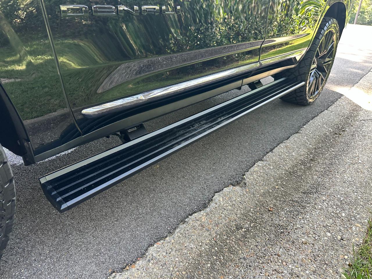 GMC Yukon 4WD 4dr Denali 2025