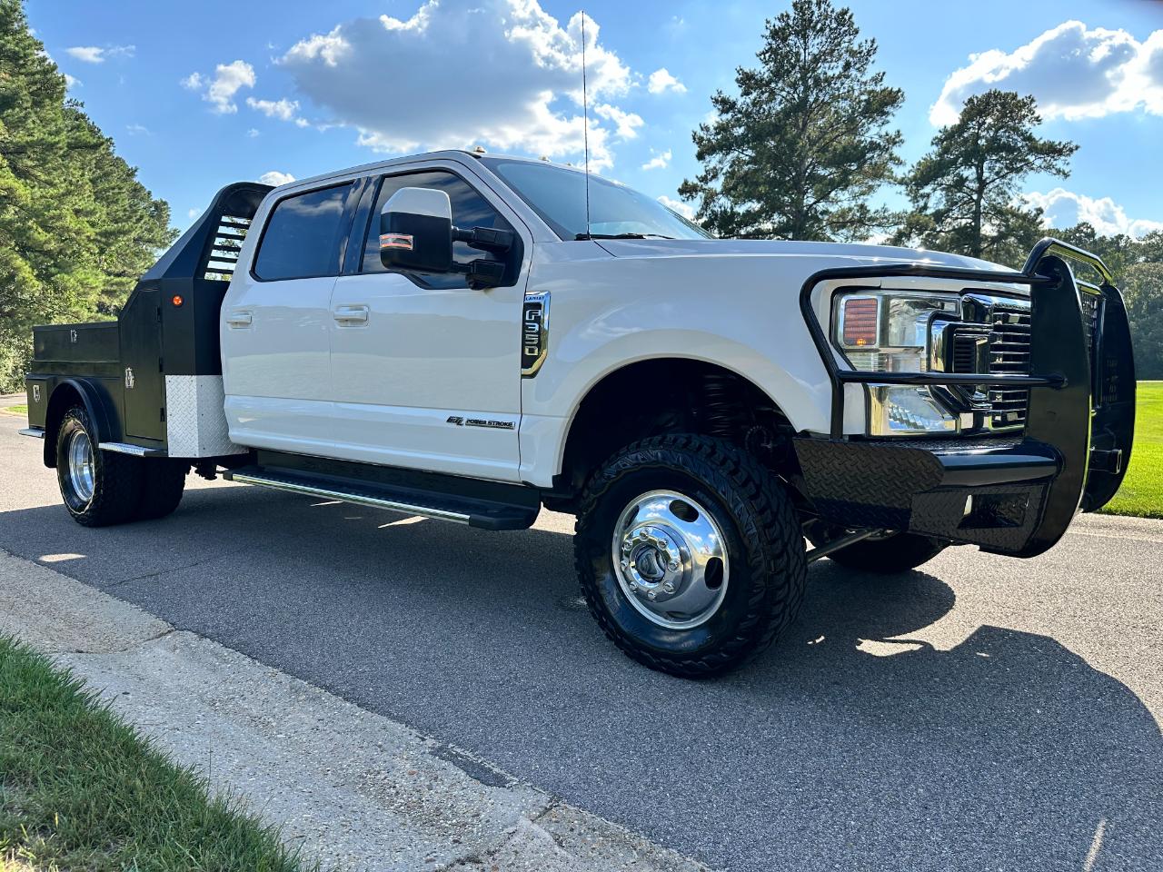 Ford Super Duty F-350 DRW Lariat 4WD Crew Cab 8' Box 2020