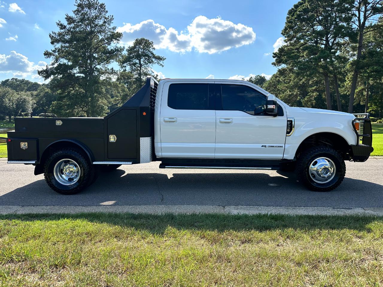 Ford Super Duty F-350 DRW Lariat 4WD Crew Cab 8' Box 2020