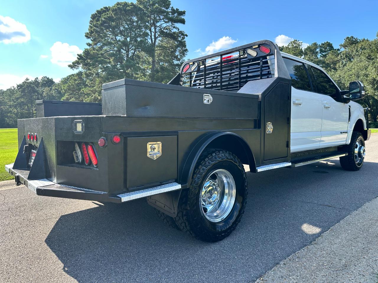 Ford Super Duty F-350 DRW Lariat 4WD Crew Cab 8' Box 2020