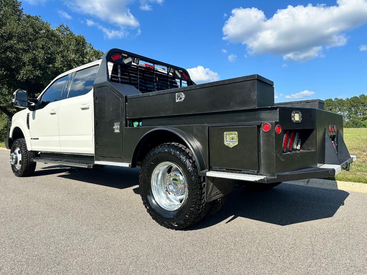Ford Super Duty F-350 DRW Lariat 4WD Crew Cab 8' Box 2020