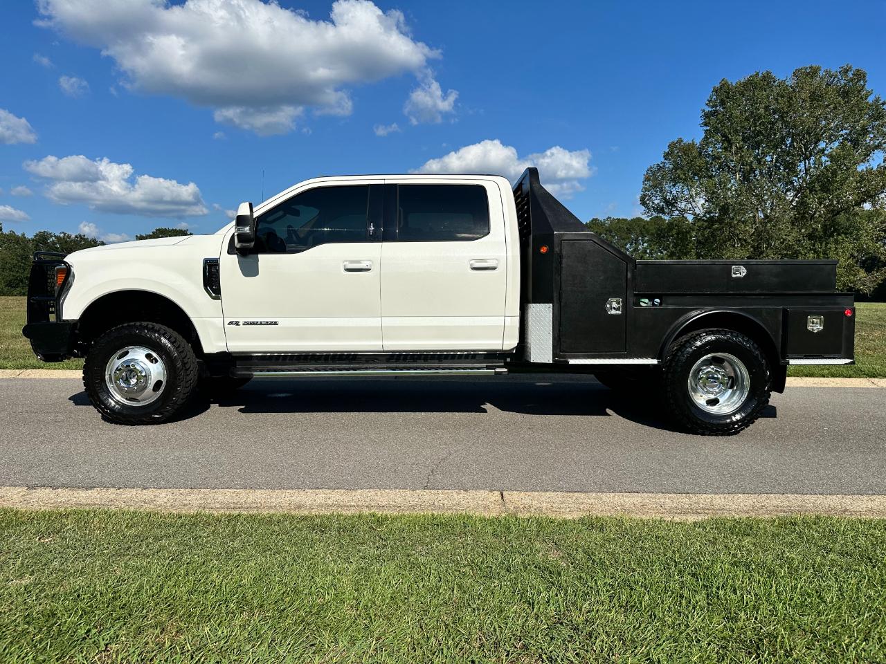 Ford Super Duty F-350 DRW Lariat 4WD Crew Cab 8' Box 2020
