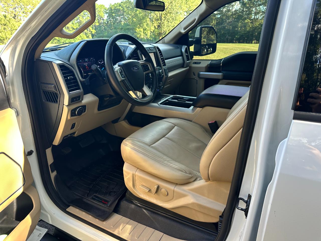 Ford Super Duty F-350 DRW Lariat 4WD Crew Cab 8' Box 2020