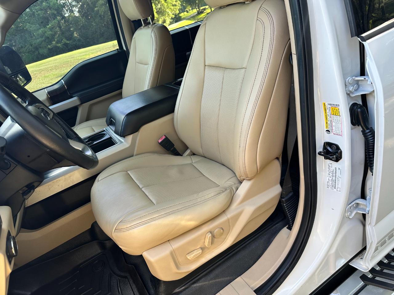 Ford Super Duty F-350 DRW Lariat 4WD Crew Cab 8' Box 2020