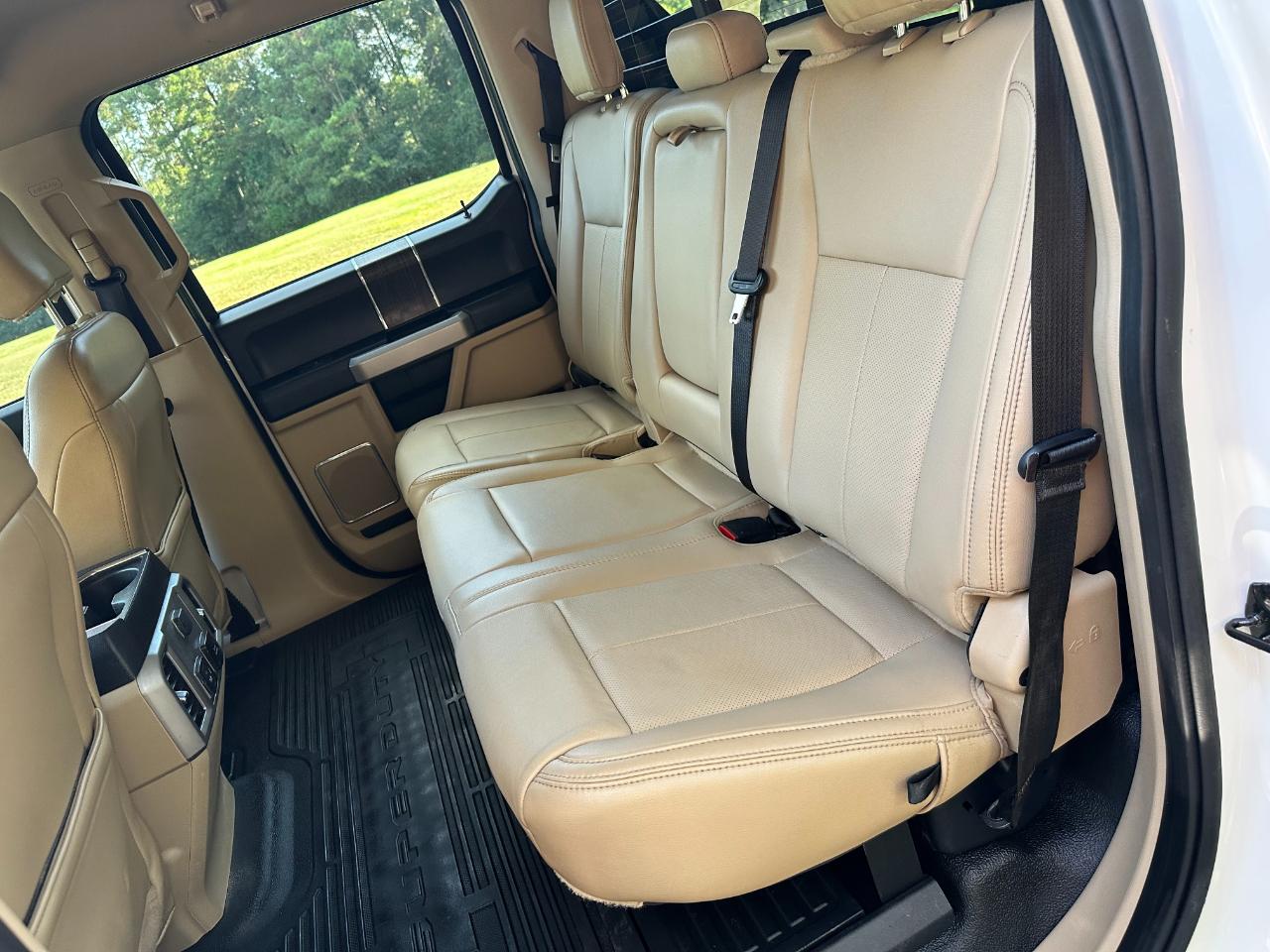Ford Super Duty F-350 DRW Lariat 4WD Crew Cab 8' Box 2020