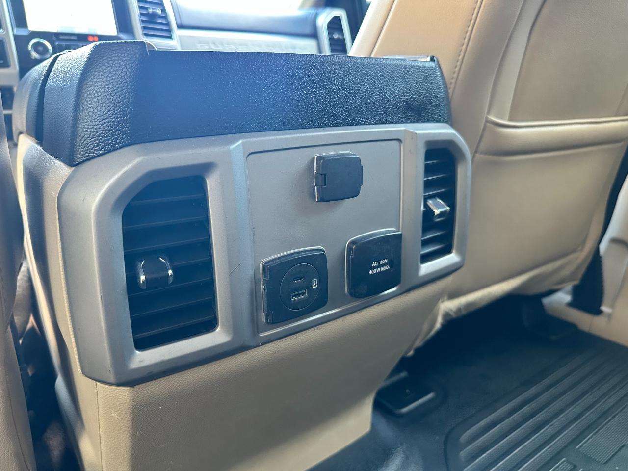 Ford Super Duty F-350 DRW Lariat 4WD Crew Cab 8' Box 2020