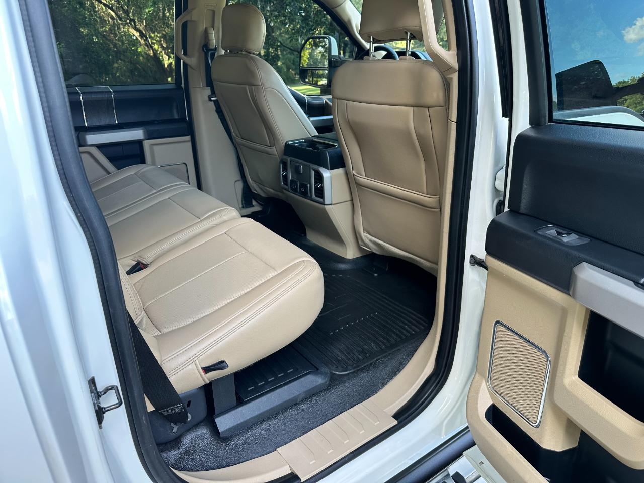 Ford Super Duty F-350 DRW Lariat 4WD Crew Cab 8' Box 2020