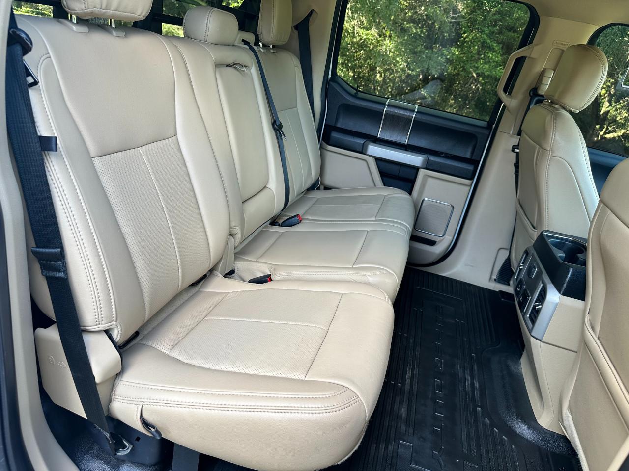 Ford Super Duty F-350 DRW Lariat 4WD Crew Cab 8' Box 2020