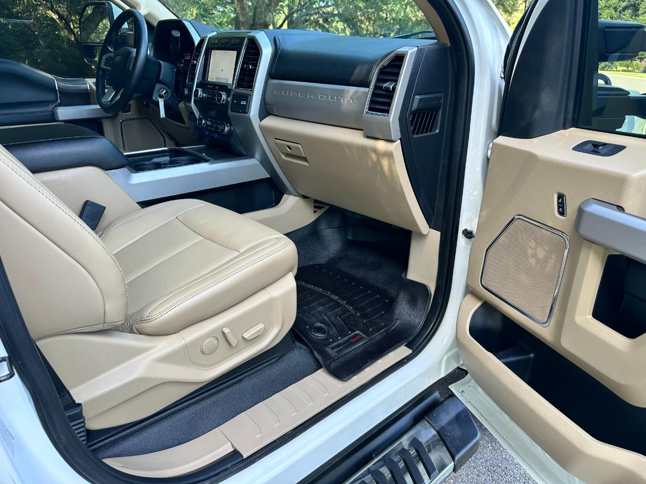 Ford Super Duty F-350 DRW Lariat 4WD Crew Cab 8' Box 2020