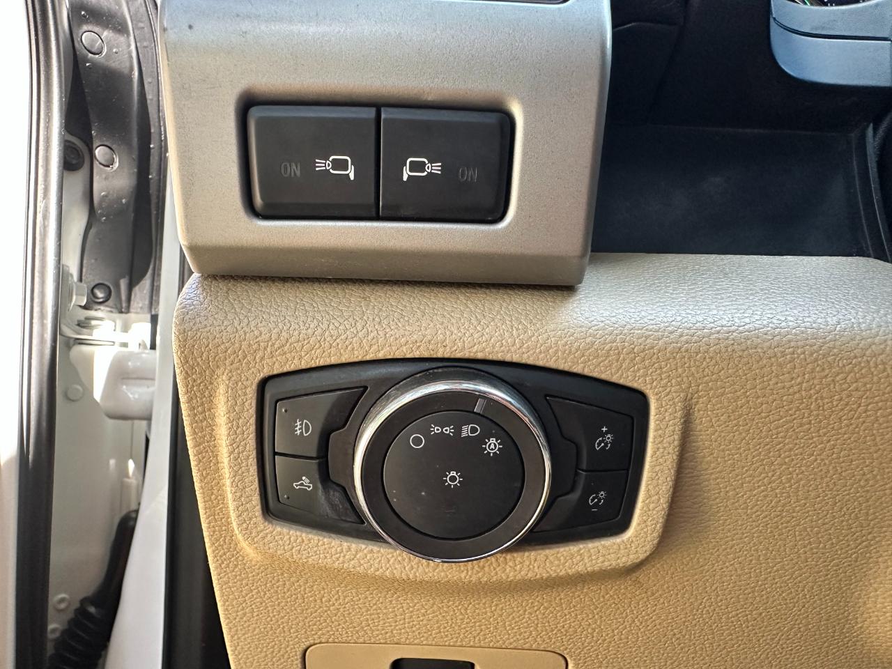 Ford Super Duty F-350 DRW Lariat 4WD Crew Cab 8' Box 2020
