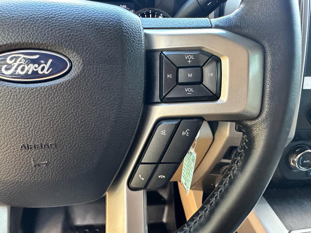 Ford Super Duty F-350 DRW Lariat 4WD Crew Cab 8' Box 2020