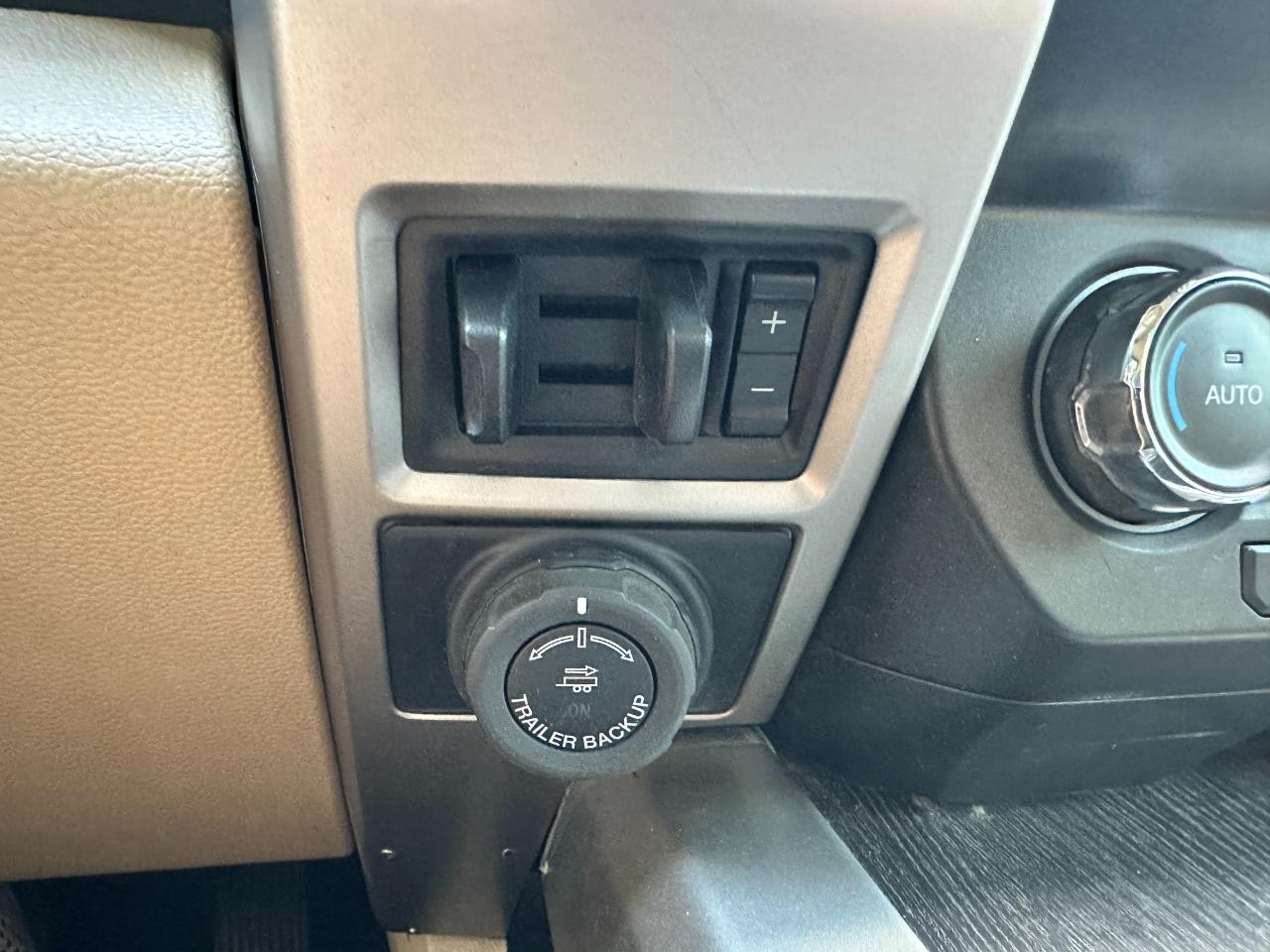 Ford Super Duty F-350 DRW Lariat 4WD Crew Cab 8' Box 2020