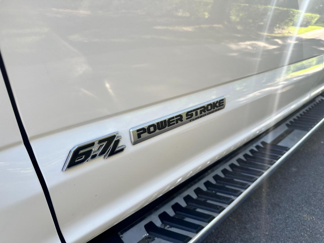 Ford Super Duty F-350 DRW Lariat 4WD Crew Cab 8' Box 2020