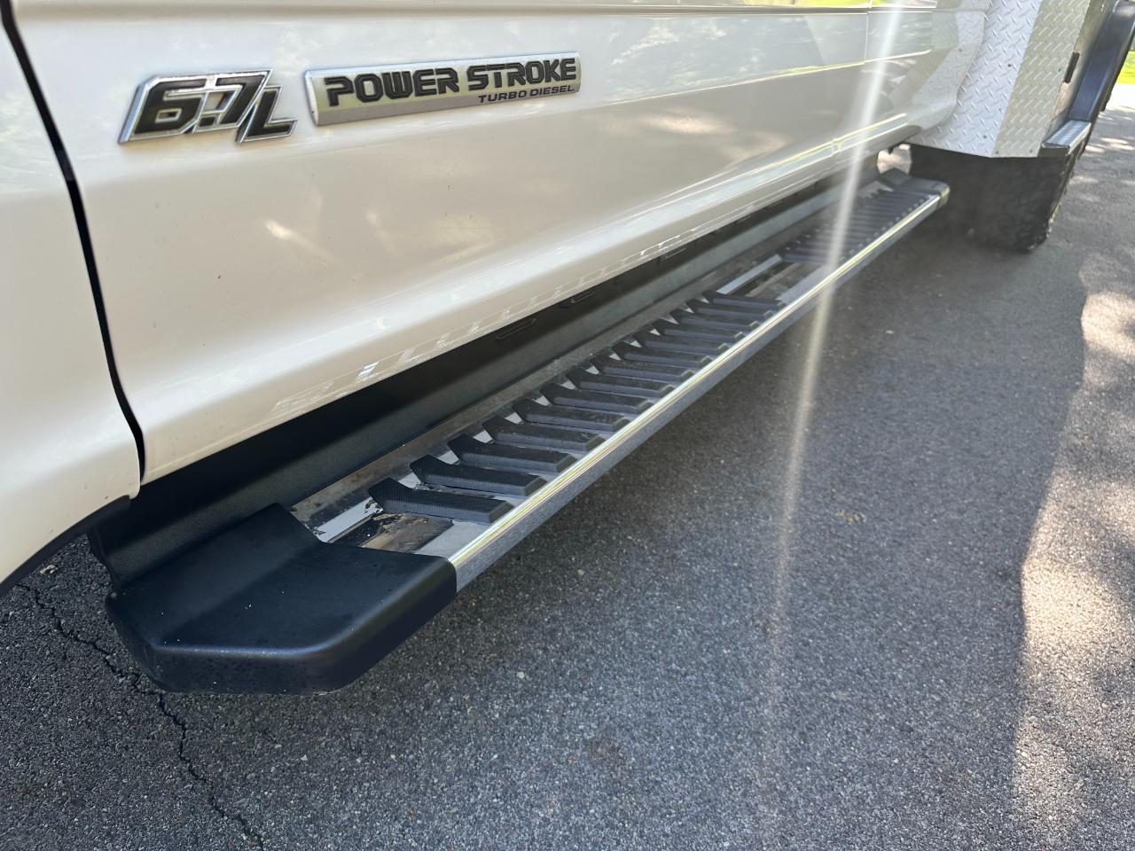 Ford Super Duty F-350 DRW Lariat 4WD Crew Cab 8' Box 2020