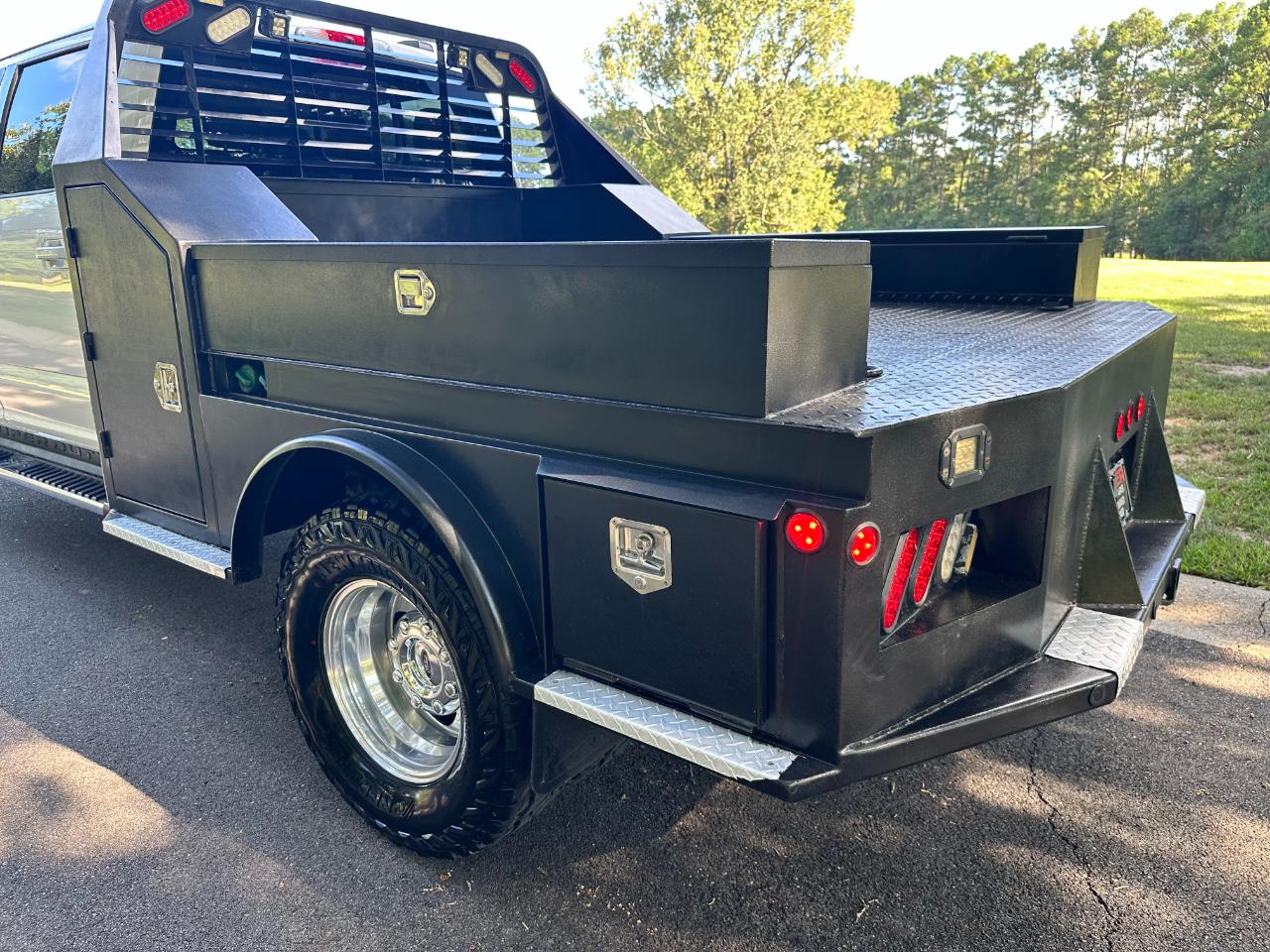 Ford Super Duty F-350 DRW Lariat 4WD Crew Cab 8' Box 2020