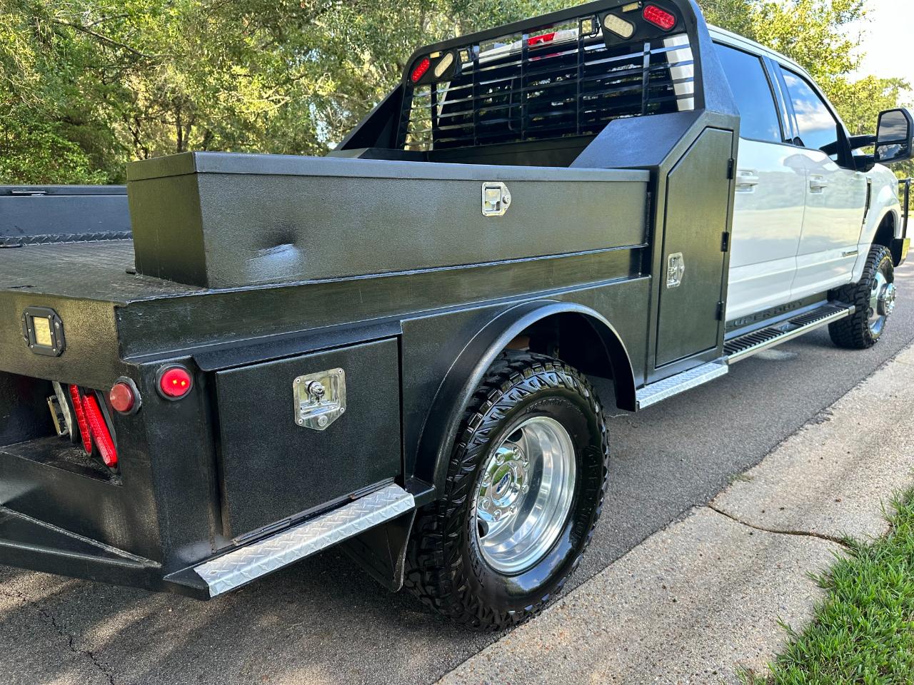 Ford Super Duty F-350 DRW Lariat 4WD Crew Cab 8' Box 2020
