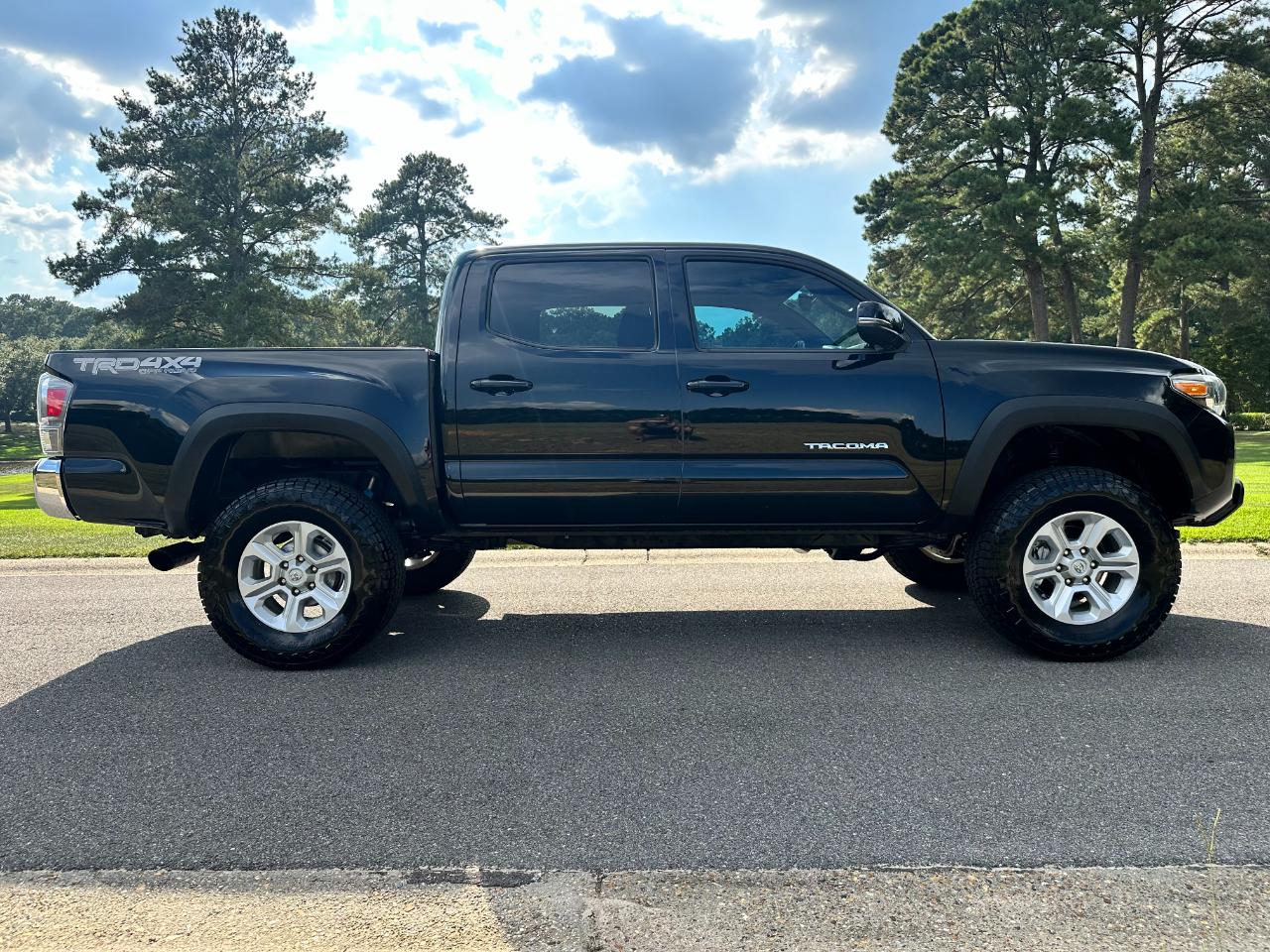 Toyota Tacoma 4WD TRD Off Road Double Cab 5' Bed V6 MT (Natl) 2020