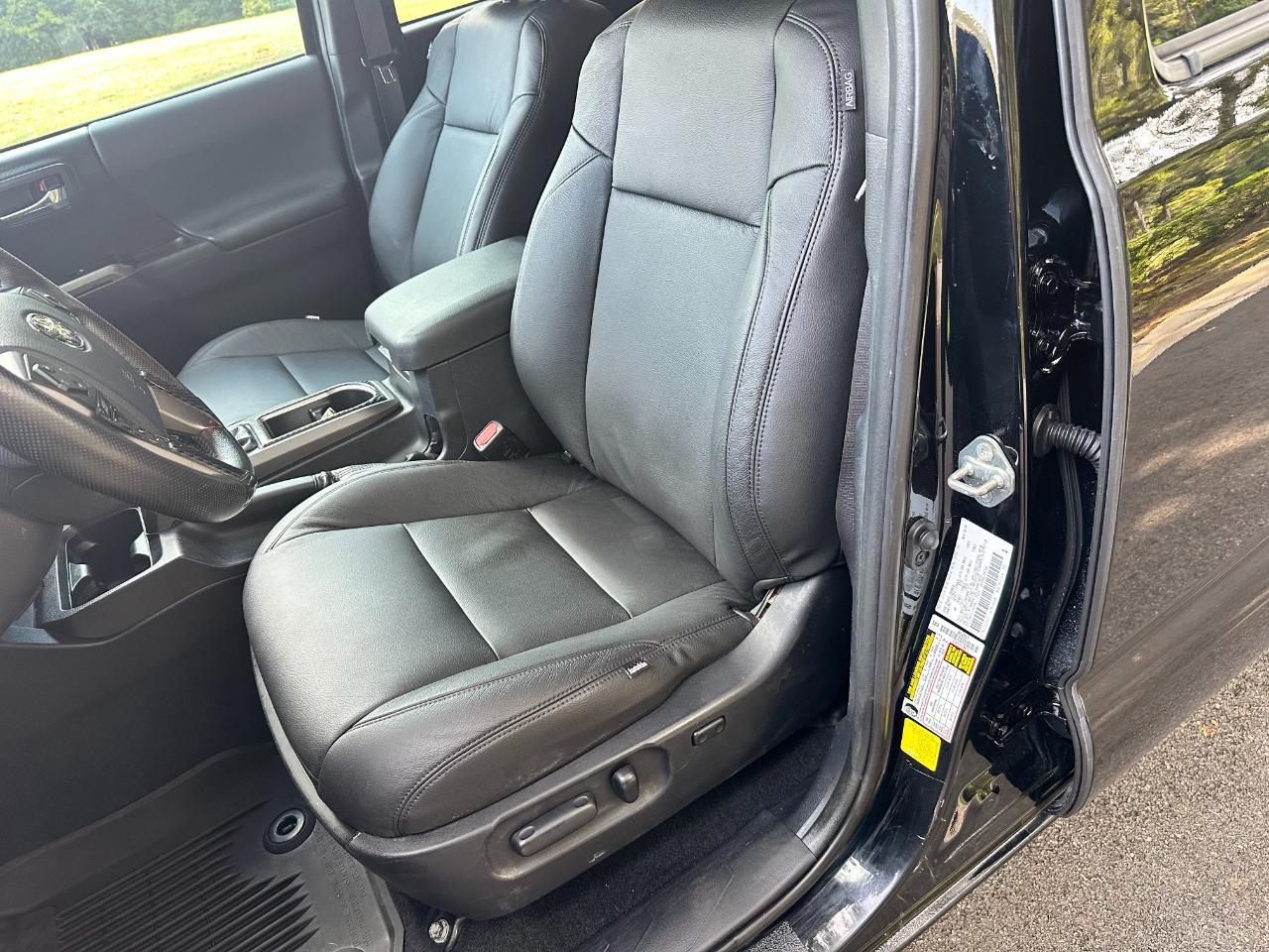 Toyota Tacoma 4WD TRD Off Road Double Cab 5' Bed V6 MT (Natl) 2020