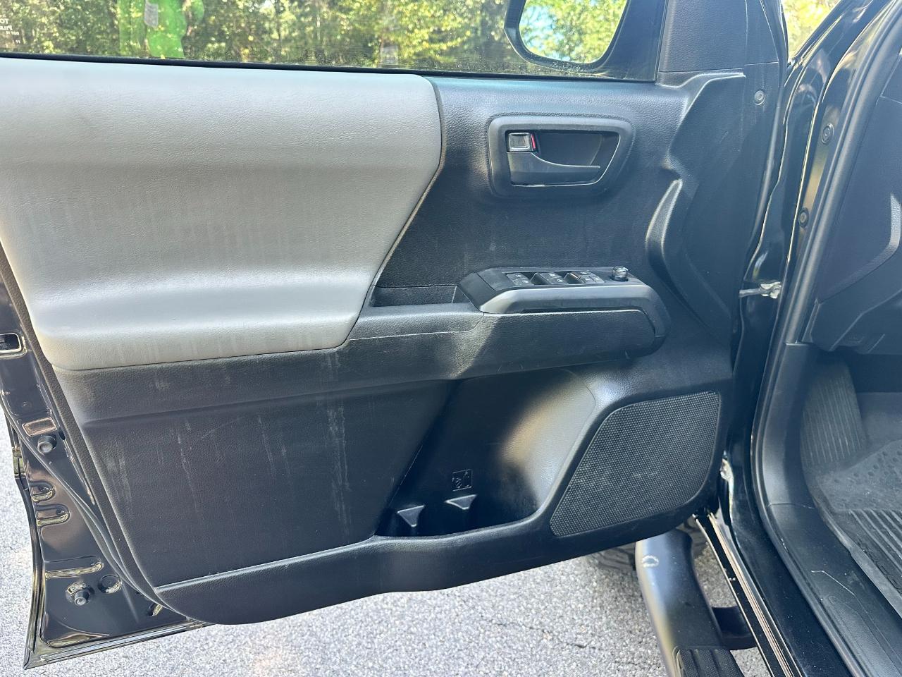 Toyota Tacoma 4WD SR Double Cab 5' Bed V6 AT (Natl) 2022