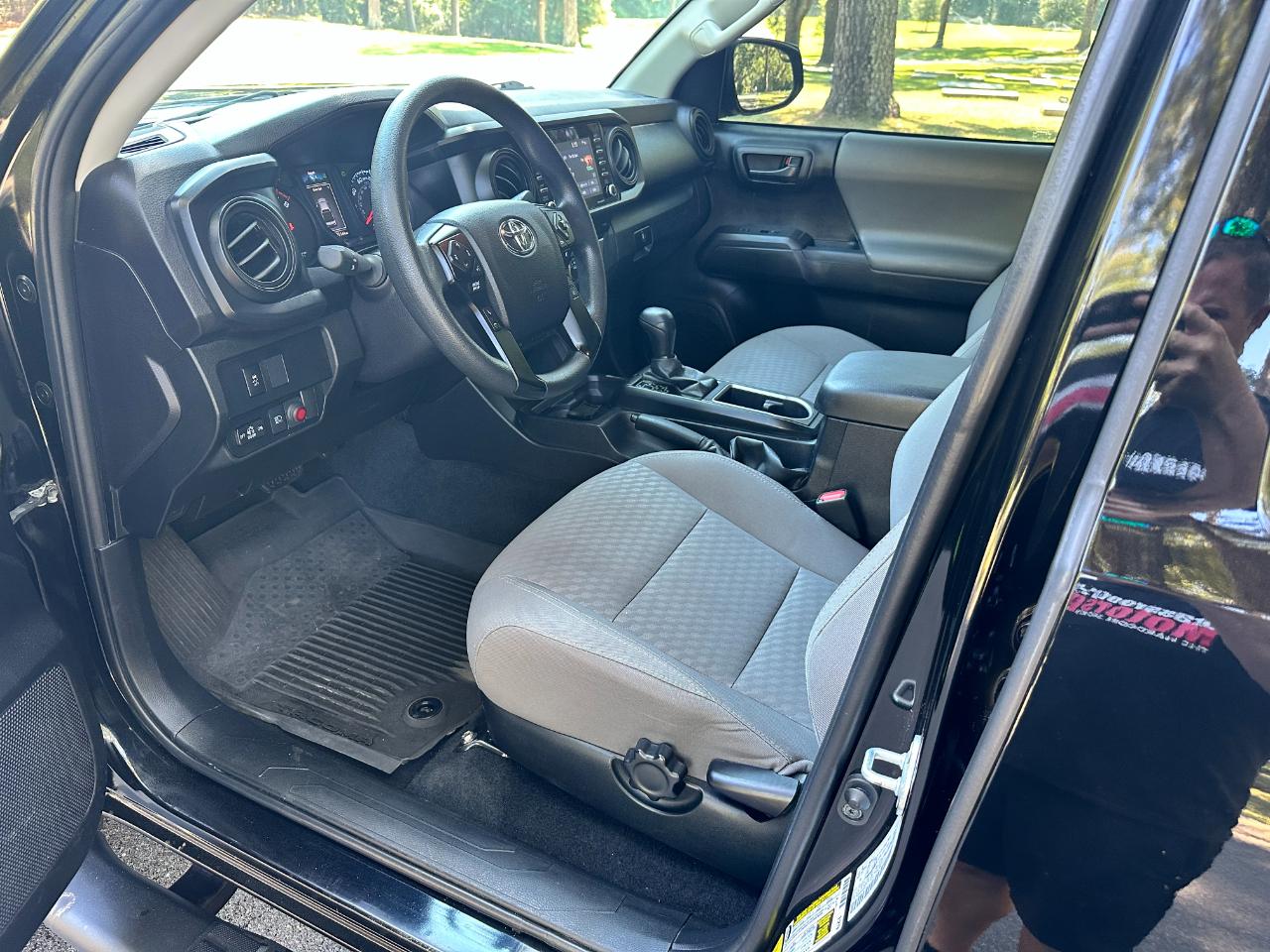 Toyota Tacoma 4WD SR Double Cab 5' Bed V6 AT (Natl) 2022