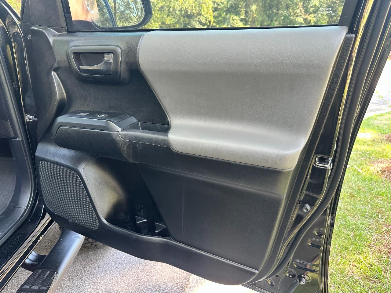 Toyota Tacoma 4WD SR Double Cab 5' Bed V6 AT (Natl) 2022