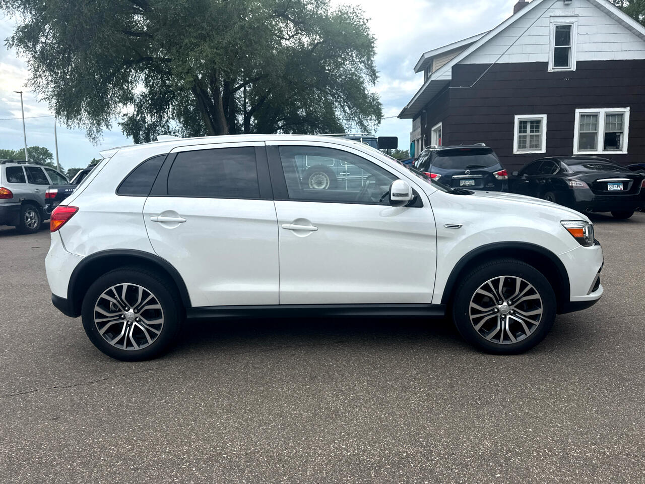 2017 Mitsubishi Outlander Sport ES photo 4
